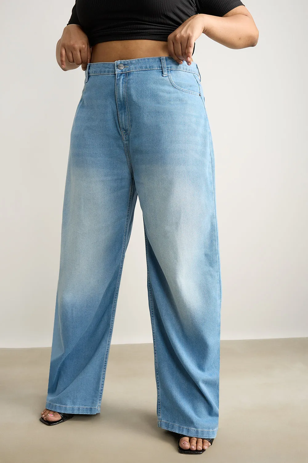 Curve Ice Wash Straight Leg Women's Jeans